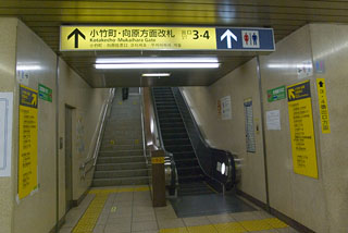 地下鉄プラットホーム